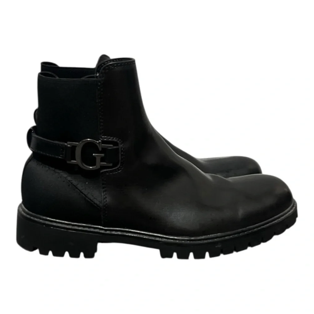 ❤️GUESS Men’s Black Leather Chukka Boots with Branded Hardware NWOT